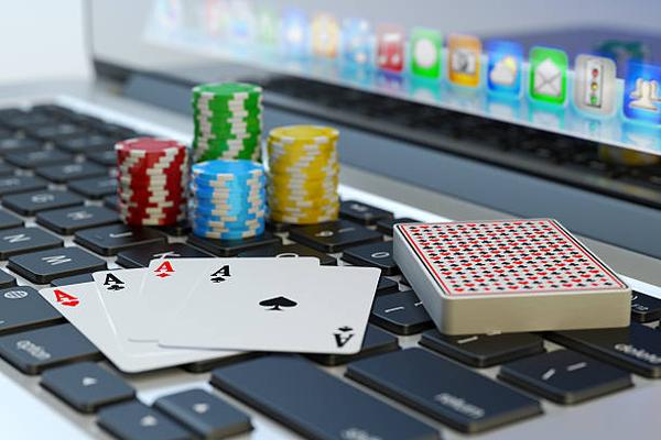 Exploring Card Games Through chơi casino trực tuyến trên điện thoại